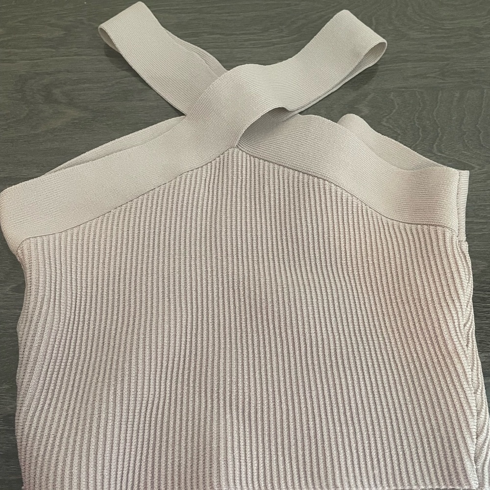 Aritzia Babaton Cris- Cross cropped top - size S